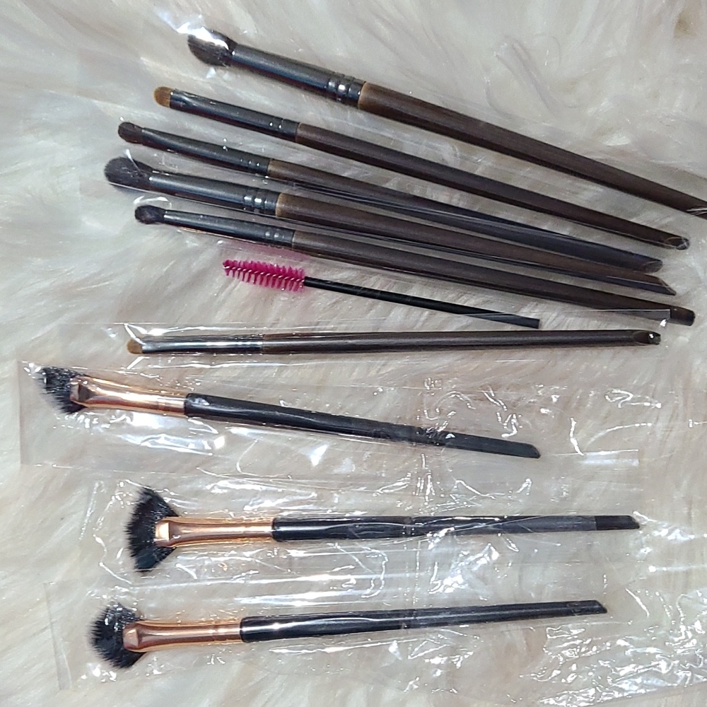 EYESHADOW BRUSH BUNDLE FOR SALE